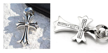 chrome hearts クロムハーツ 2022 旅行に身に着けたいクロムハーツアイテム特集 CHクロスペンダントスモール with ベイル