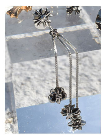 chrome hearts クロムハーツ 2022 旅行に身に着けたいクロムハーツアイテム特集 JOJOイヤリング ピアス