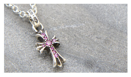 chrome hearts クロムハーツ 2023 おすすめのネックレス特集 CHクロスベビーファットチャームwithパヴェピンクサファイア