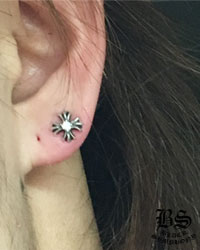 クロムハーツCHプラススタッドwithダイヤモンド（ピアス
